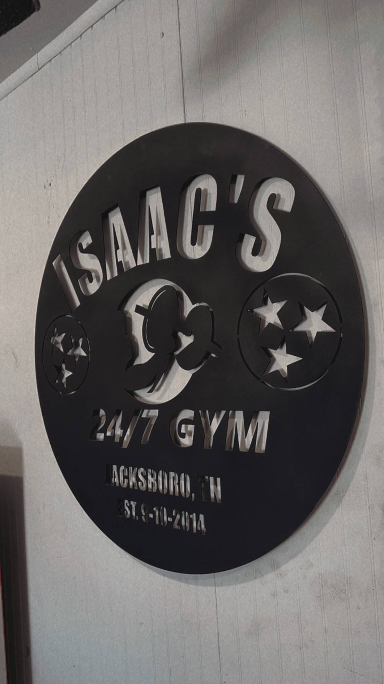 Isaac's 24/7 Gym logo sign